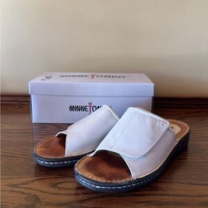 Minnetonka Cream Leather Adjustable Slides/ Sandals Women's Size 10 N
